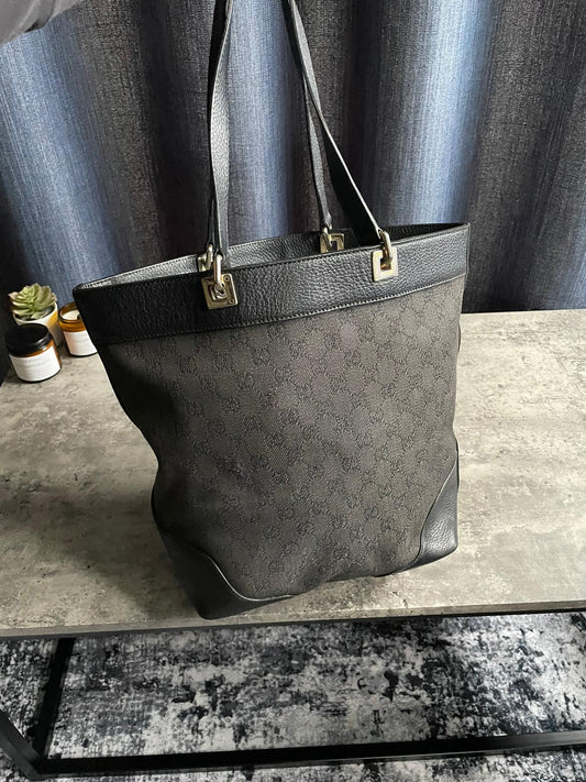 Vintage Gucci Shoulderbag GG Monogram
Black/Grey Authentic Y2K