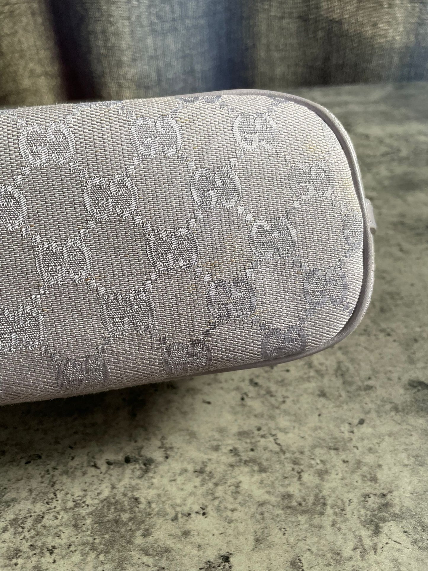 vintage gucci gg monogram boat pochette
Silver/Lilac Authentic Y2k