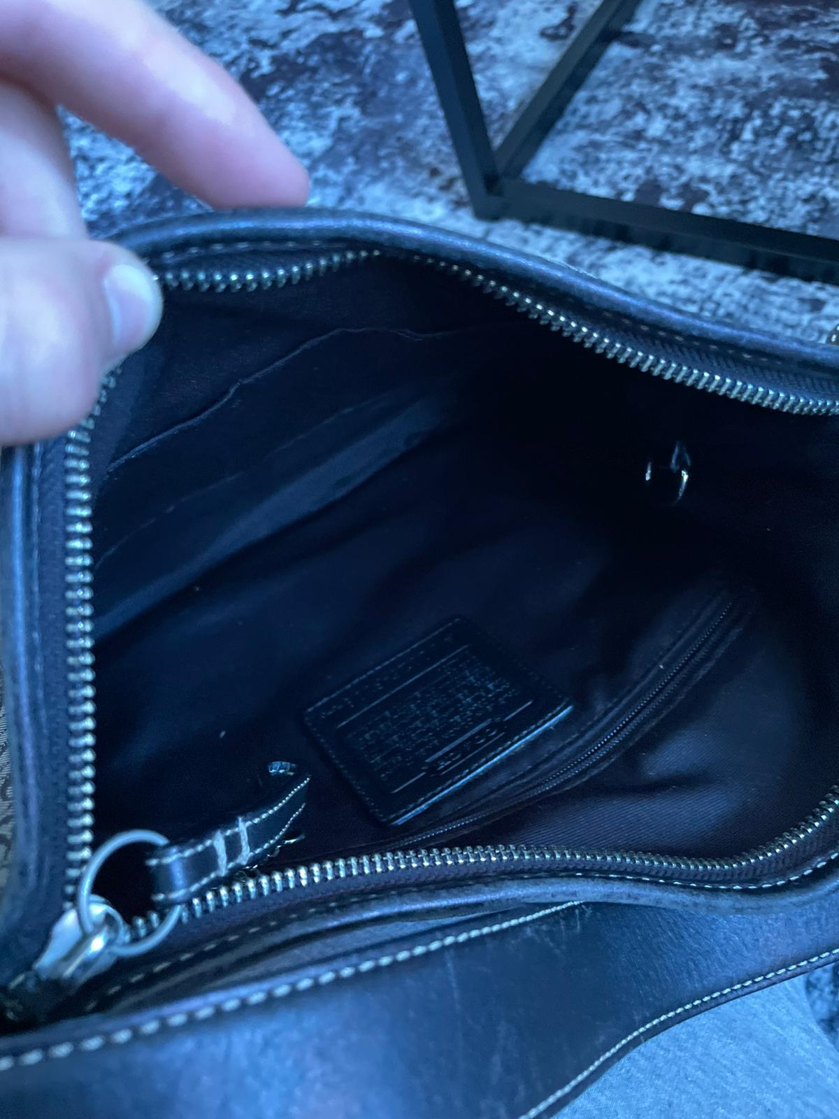 Vintage Coach Shoulderbag Monogram
Grey/black authentic 2k crossbody