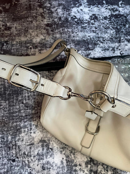 Vintage Coach Shoulderbag White Leather
Authentic Y2k Detailed