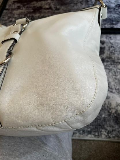 Vintage Coach Shoulderbag White Leather
Authentic Y2k Detailed