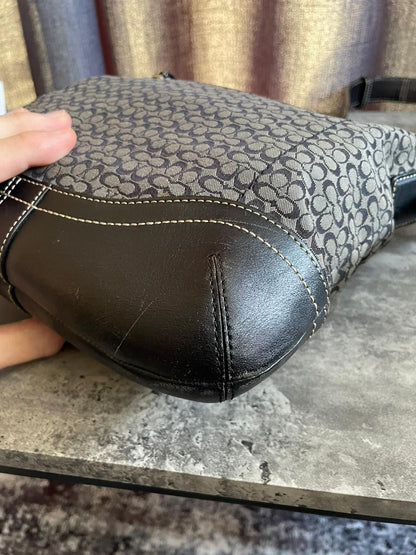 Vintage Coach Shoulderbag Monogram
Grey/black authentic 2k crossbody