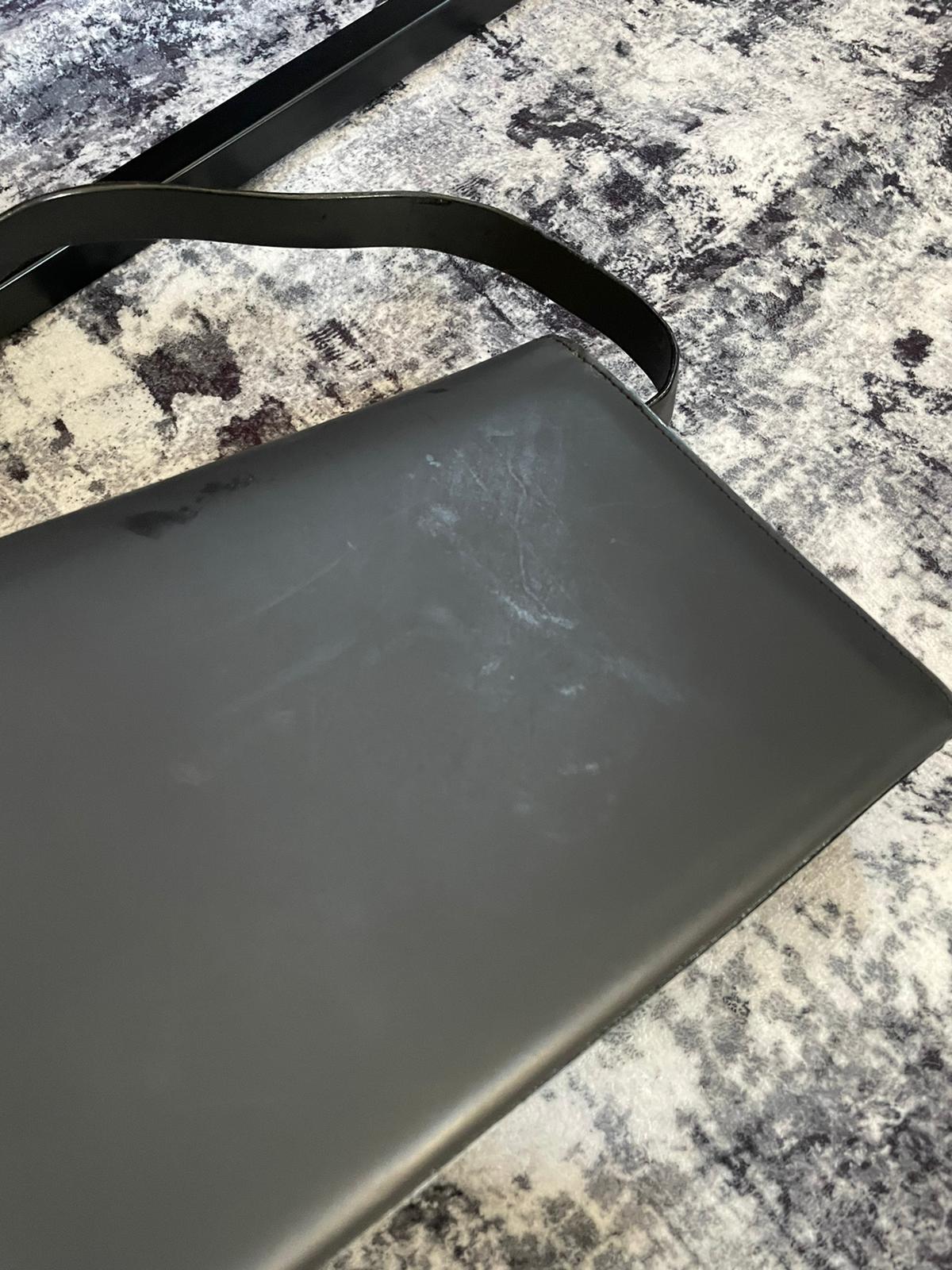 Vintage Gucci ShoulderBag Square G
Emblem authentic 2k hard shell black