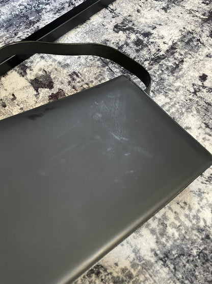 Vintage Gucci ShoulderBag Square G
Emblem authentic 2k hard shell black