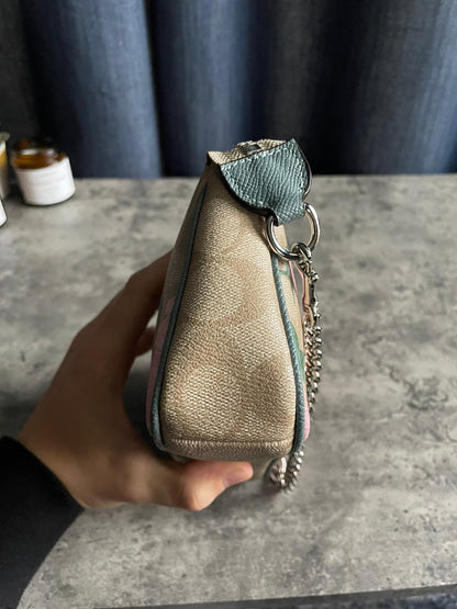 Coach Monogram Flower Print Mini
Handbag/Shoulderbag Beige authentic good condition