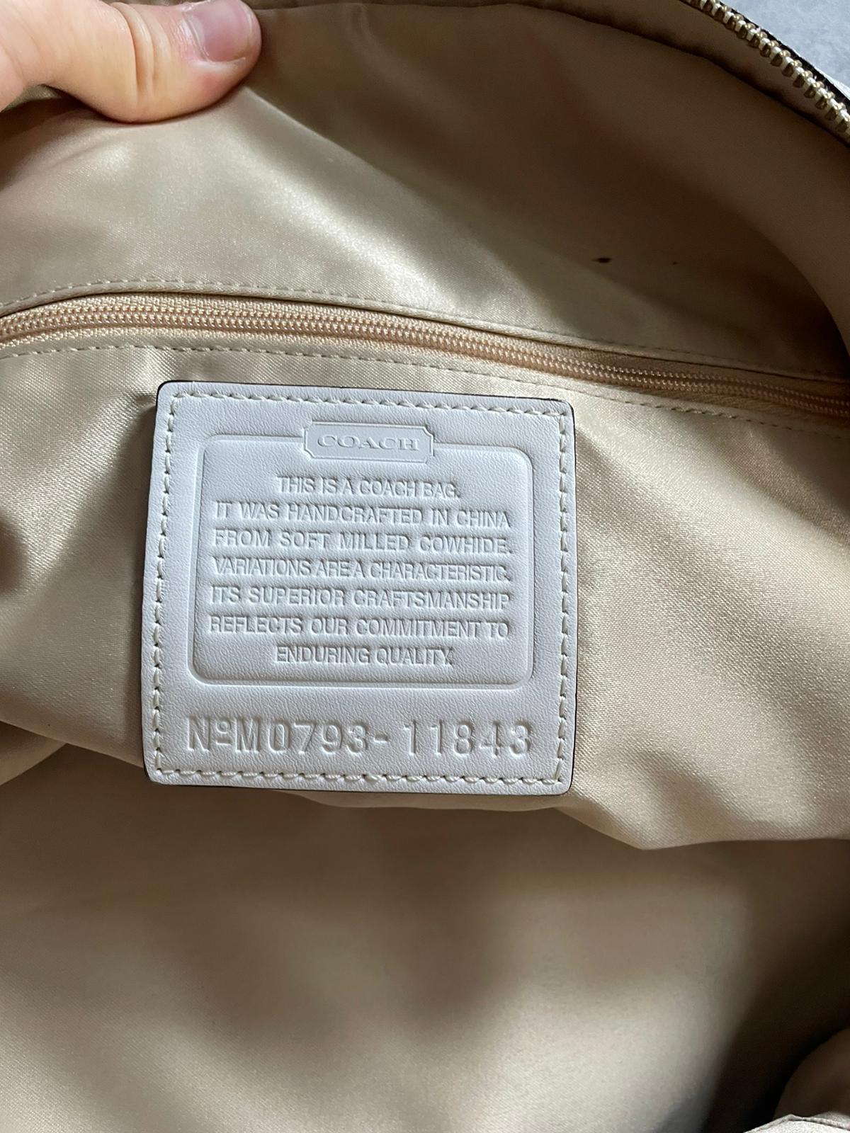 Vintage Coach Soho Handbag White/ Brown Leather Buckle Flap Authentic Y2k
Good condition