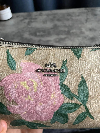 Coach Monogram Flower Print Mini
Handbag/Shoulderbag Beige authentic good condition