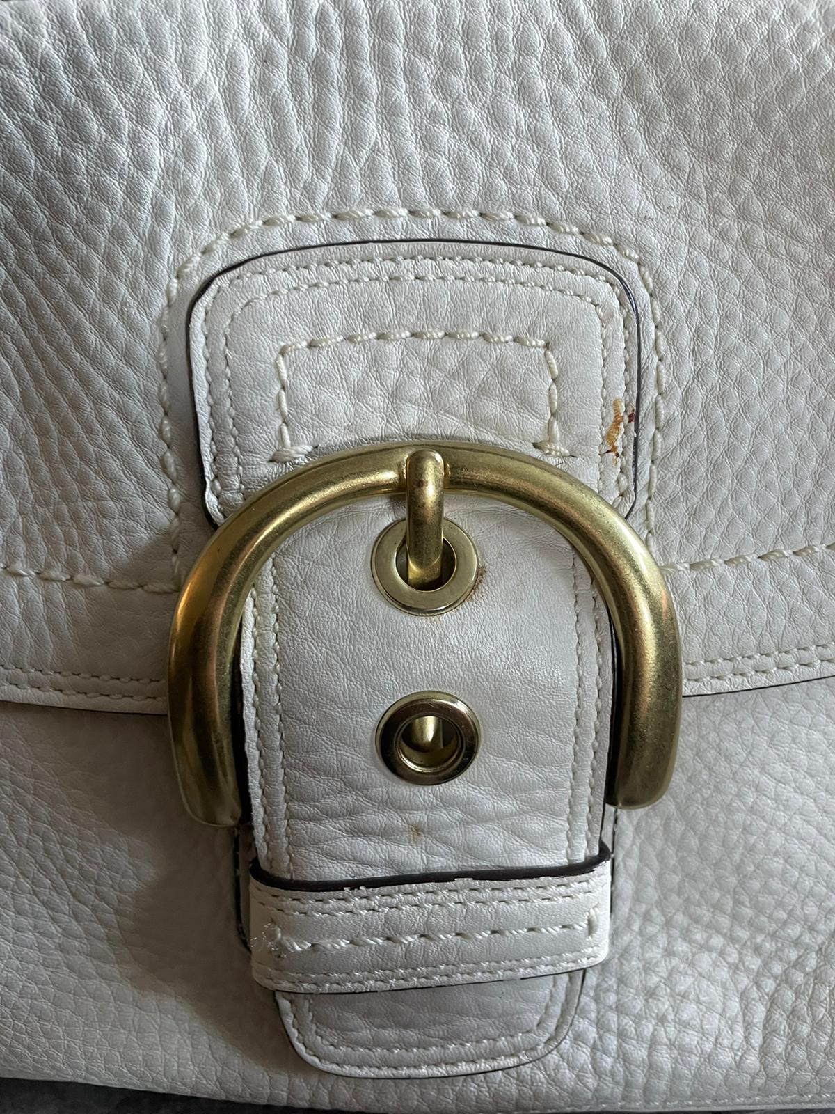 Vintage Coach Soho Handbag White/ Brown Leather Buckle Flap Authentic Y2k
Good condition