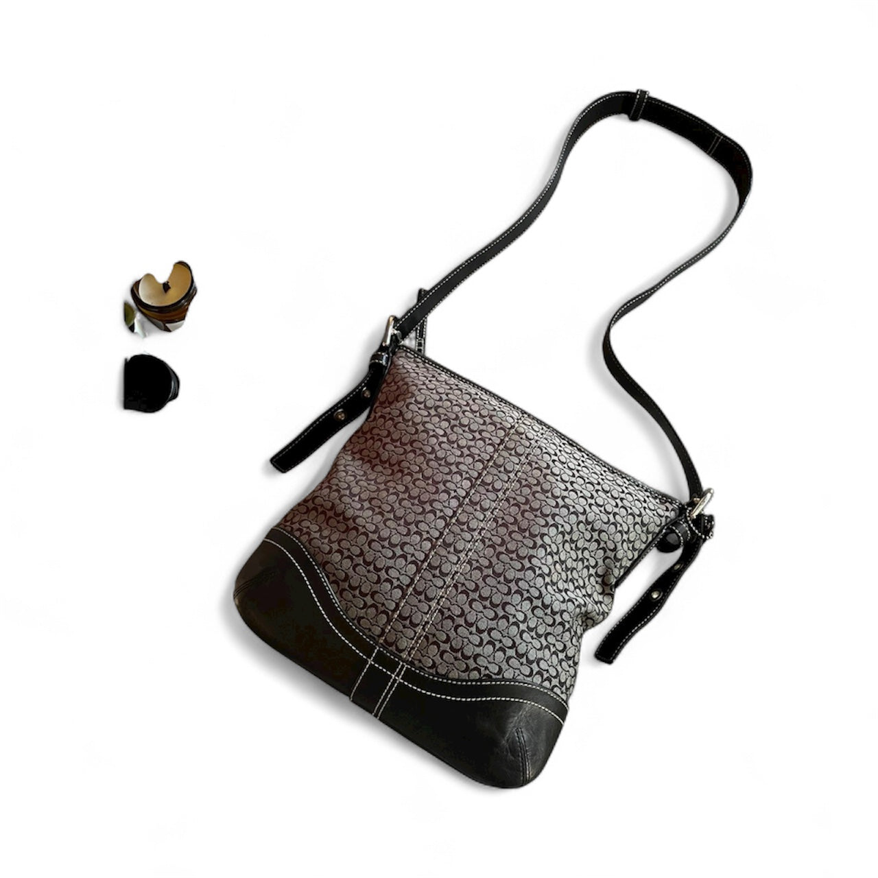 Vintage Coach Shoulderbag Monogram
Grey/black authentic 2k crossbody