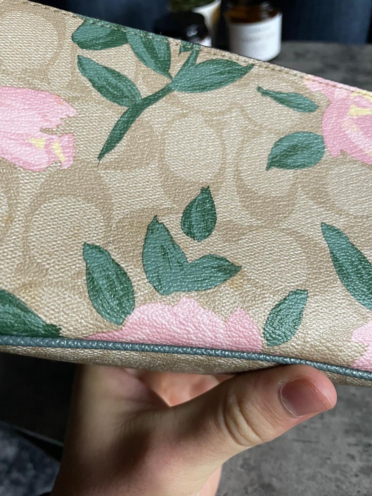 Coach Monogram Flower Print Mini
Handbag/Shoulderbag Beige authentic good condition