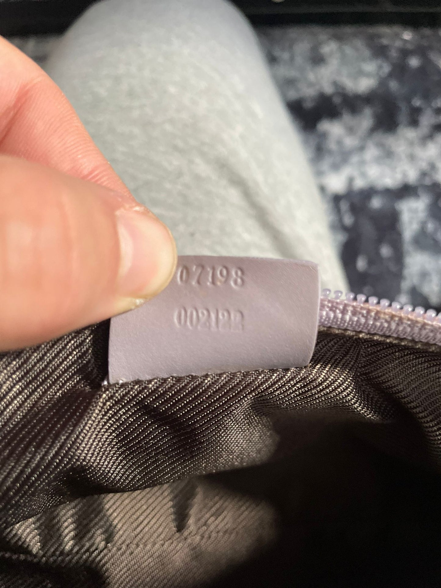 vintage gucci gg monogram boat pochette
Silver/Lilac Authentic Y2k