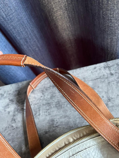 Vintage Coach Soho Handbag White/ Brown Leather Buckle Flap Authentic Y2k
Good condition