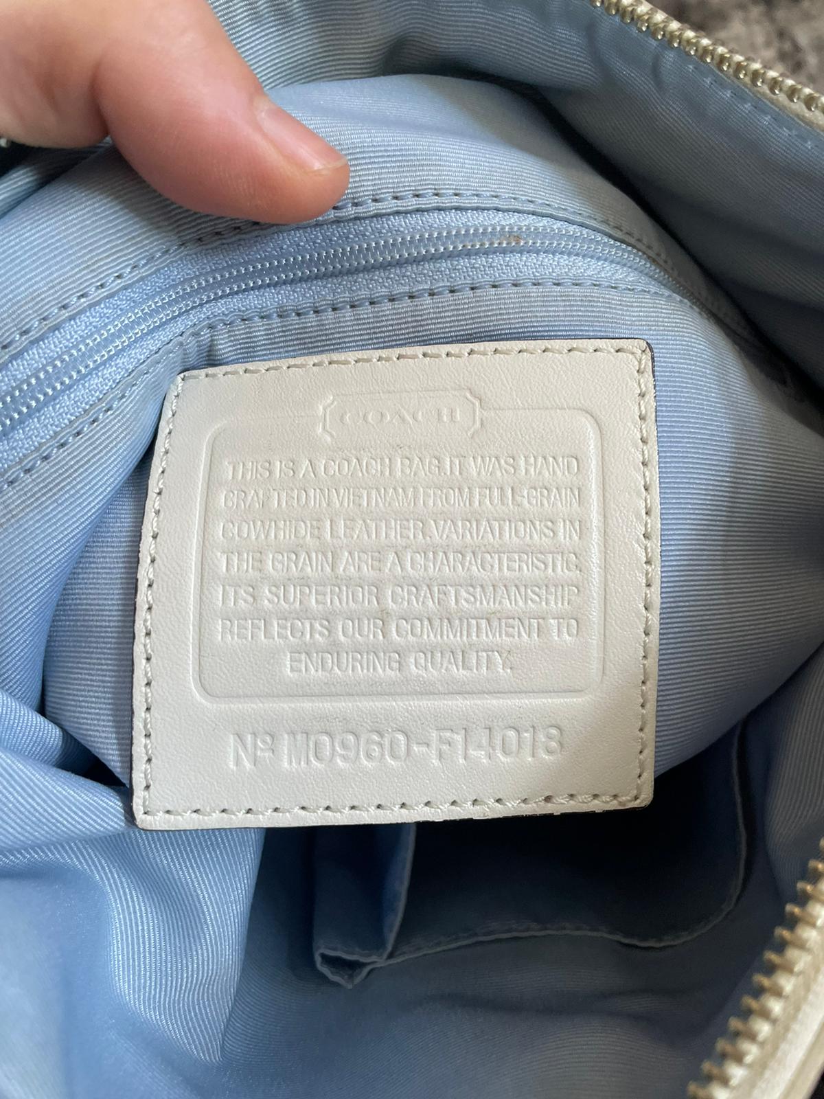 Vintage Coach Shoulderbag White Leather
Authentic Y2k Detailed