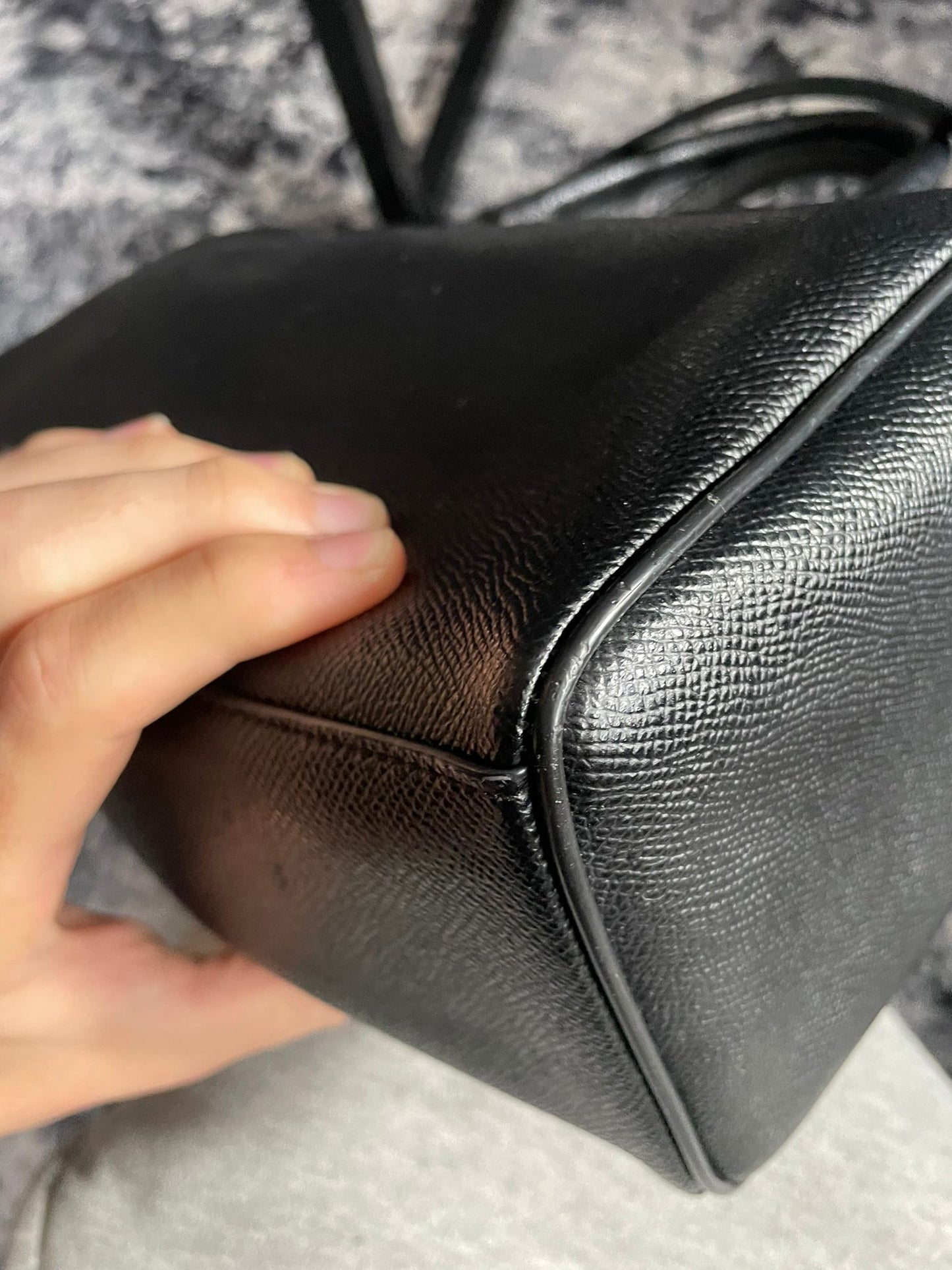 Vintage Coach Leather Crossbody Bag
Black/Gold Authentic with dustbag