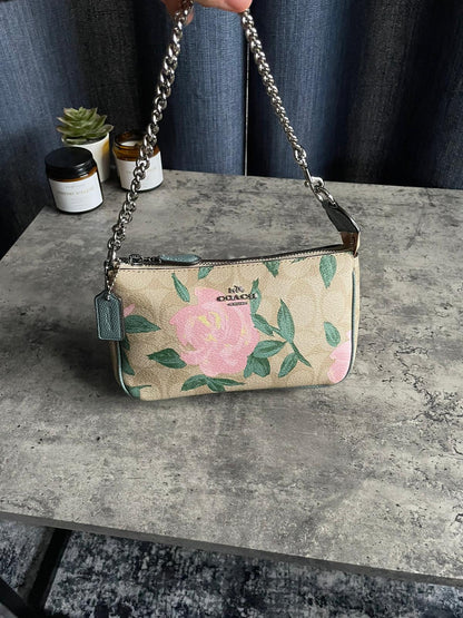 Coach Monogram Flower Print Mini
Handbag/Shoulderbag Beige authentic good condition