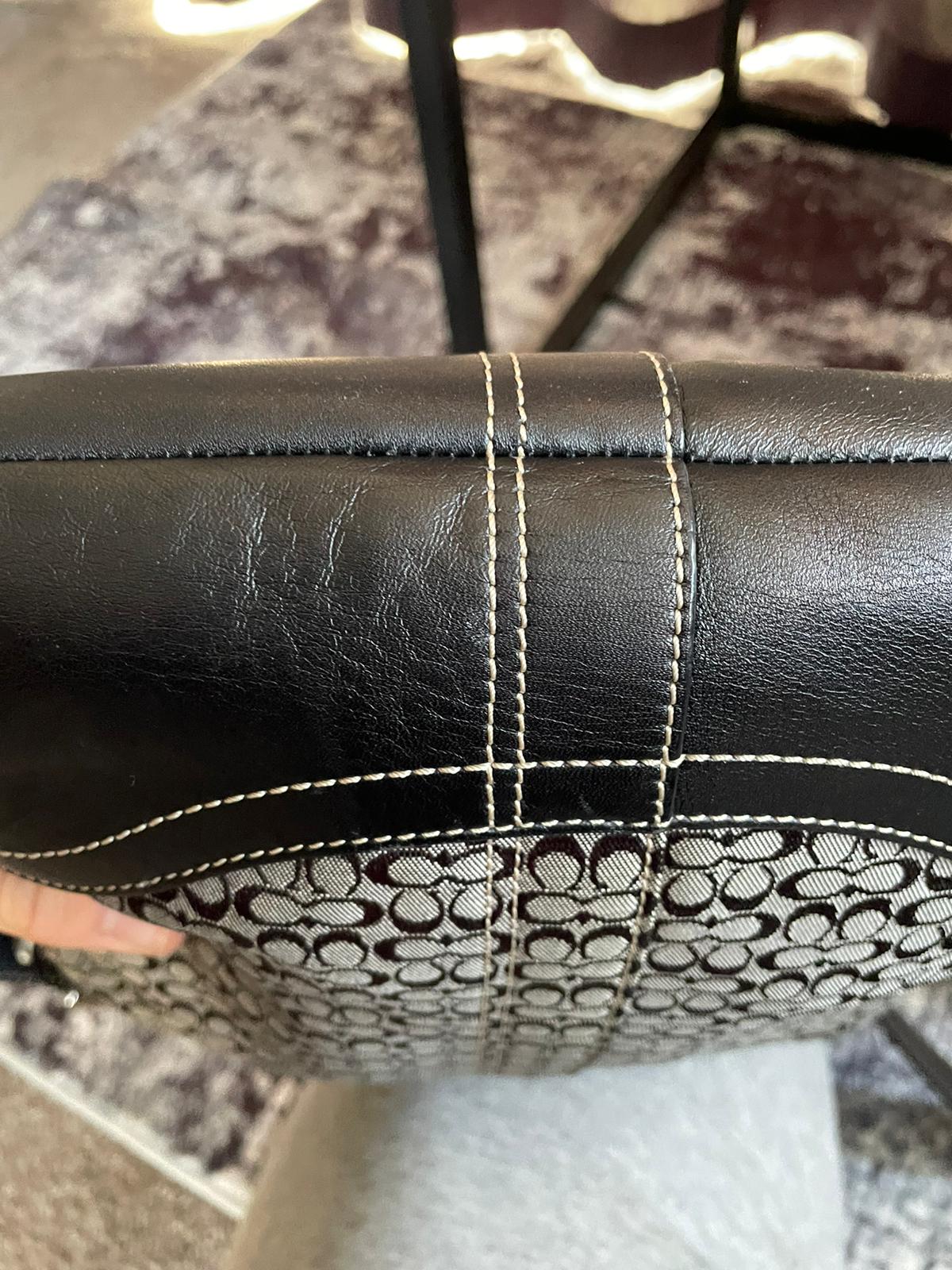 Vintage Coach Shoulderbag Monogram
Grey/black authentic 2k crossbody