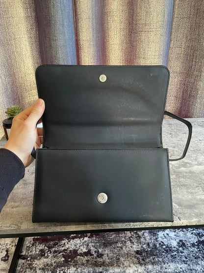 Vintage Gucci ShoulderBag Square G
Emblem authentic 2k hard shell black