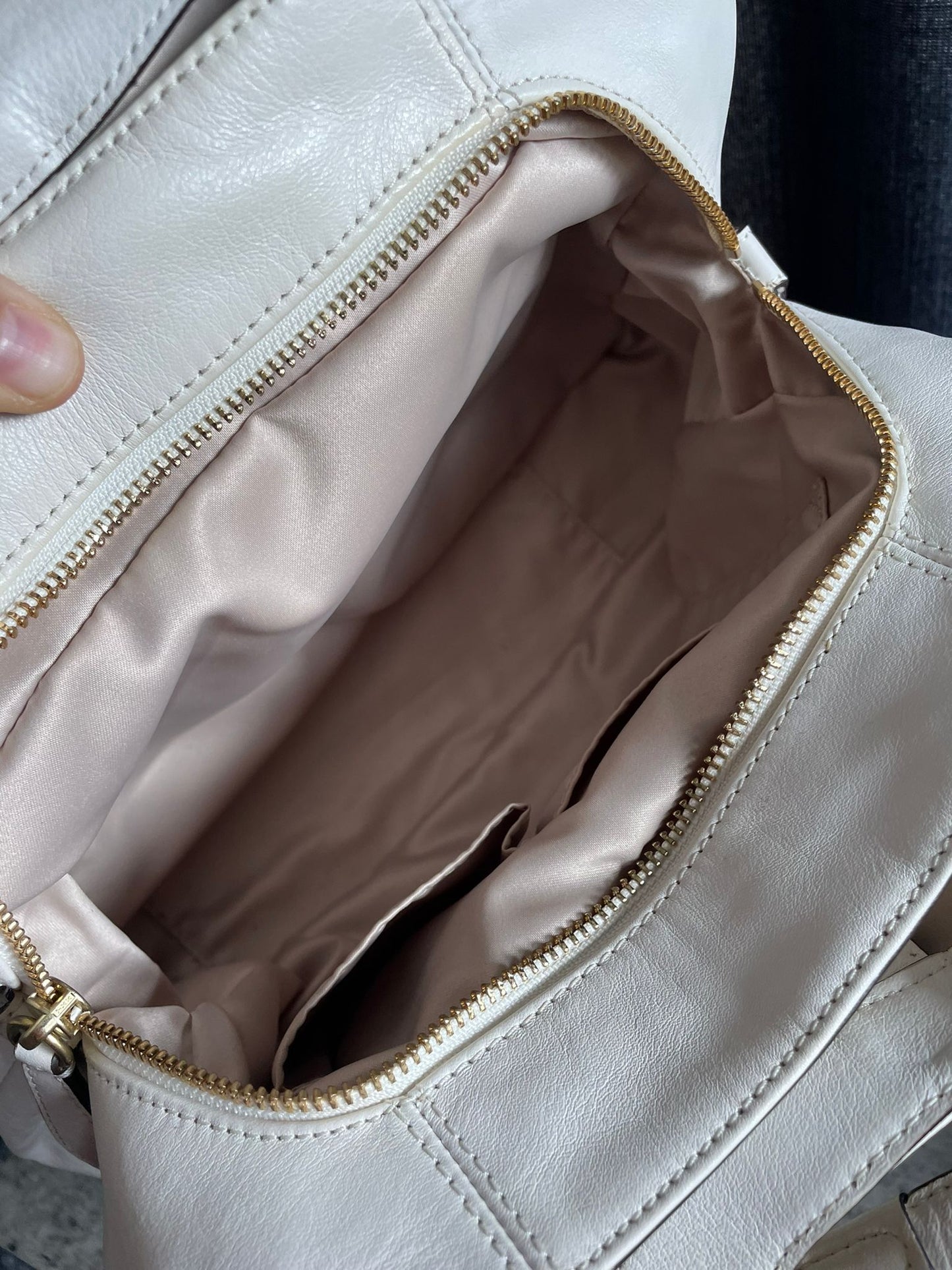 Coach Soho White Leather Gold Handbag/ Shoulderbag Authentic Buckle