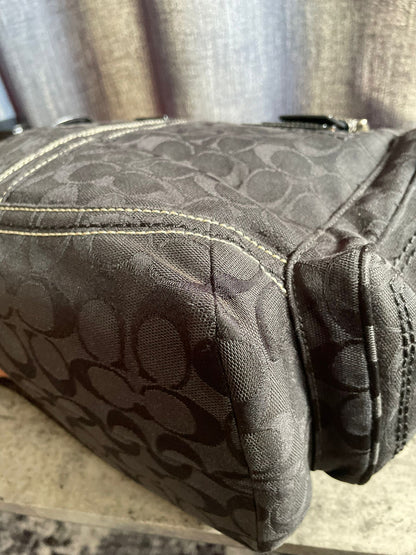 Vintage Coach Black Monogram Soho Handbag/Shoulderbag Authentic Y2K
Buckle