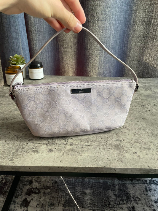 vintage gucci gg monogram boat pochette
Silver/Lilac Authentic Y2k