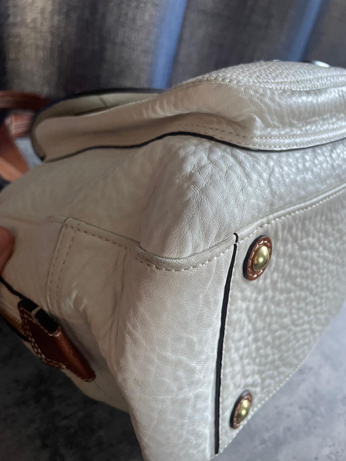 Vintage Coach Soho Handbag White/ Brown Leather Buckle Flap Authentic Y2k
Good condition