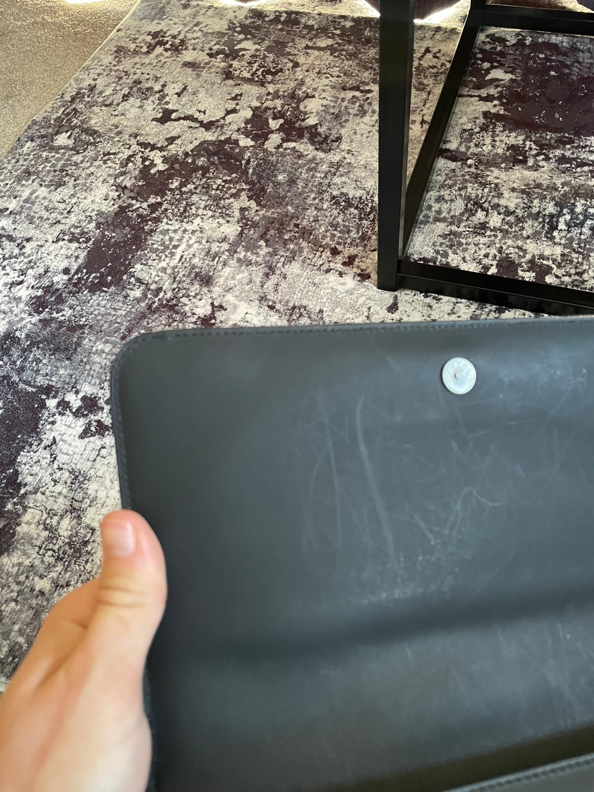 Vintage Gucci ShoulderBag Square G
Emblem authentic 2k hard shell black