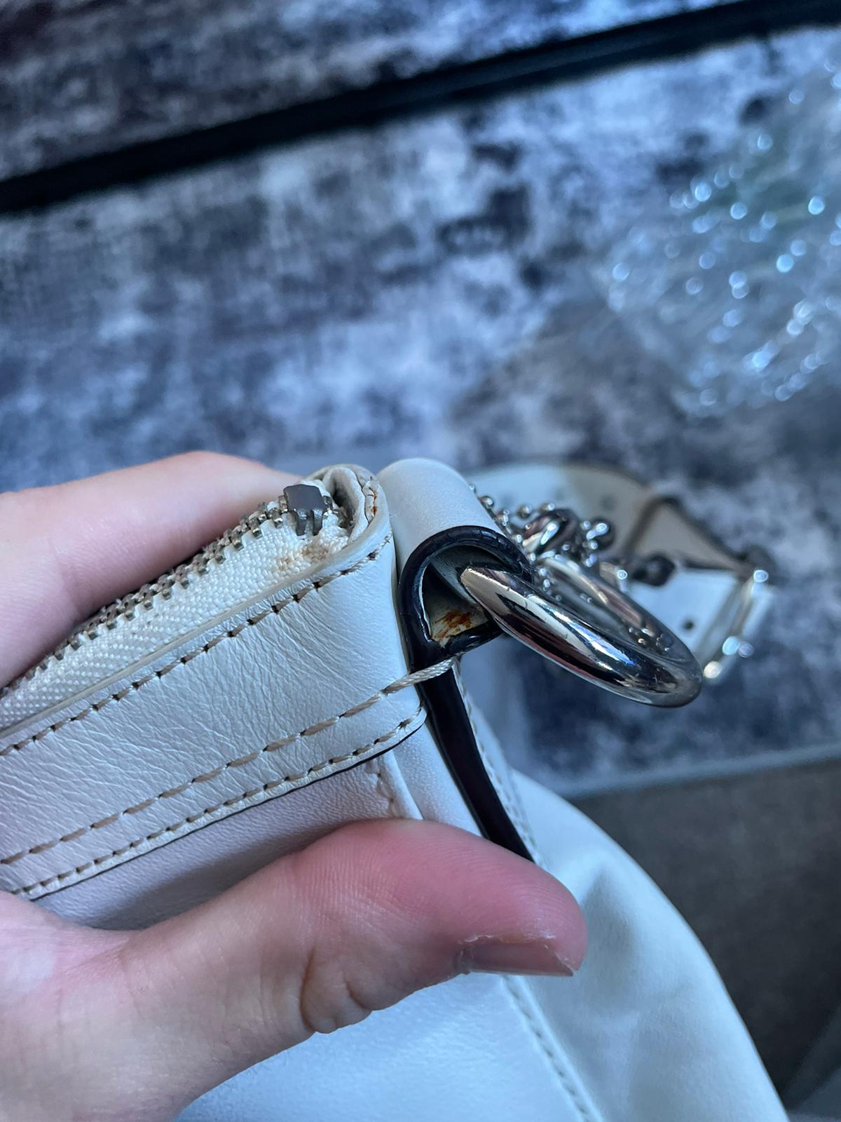 Vintage Coach Shoulderbag White Leather
Authentic Y2k Detailed