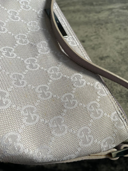 vintage gucci gg monogram boat pochette
Silver/Lilac Authentic Y2k