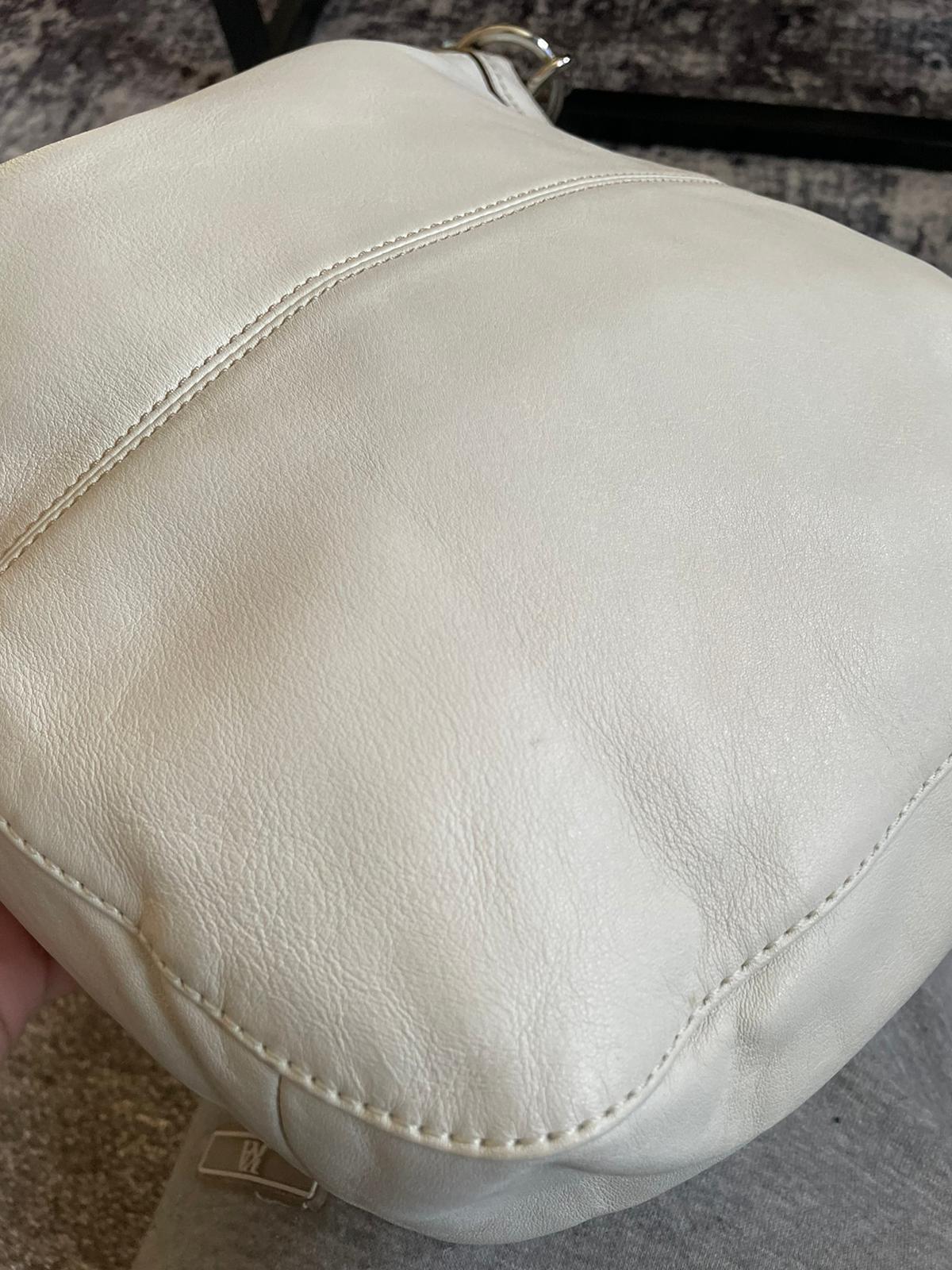 Vintage Coach Shoulderbag White Leather
Authentic Y2k Detailed