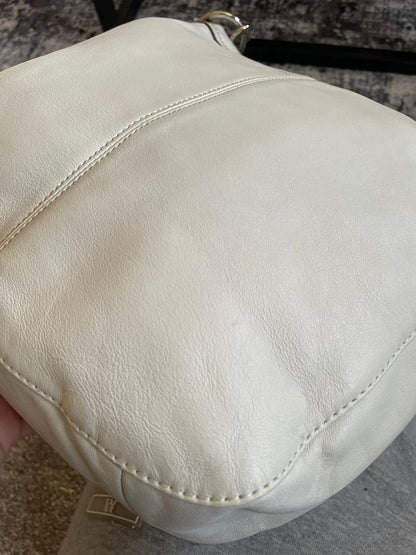 Vintage Coach Shoulderbag White Leather
Authentic Y2k Detailed