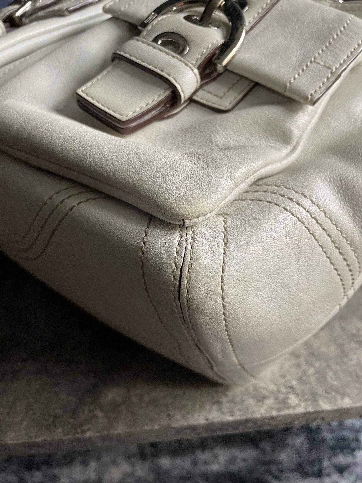 Vintage Coach Handbag White Leather
Soho Y2K Buckle Double pocket Authentic