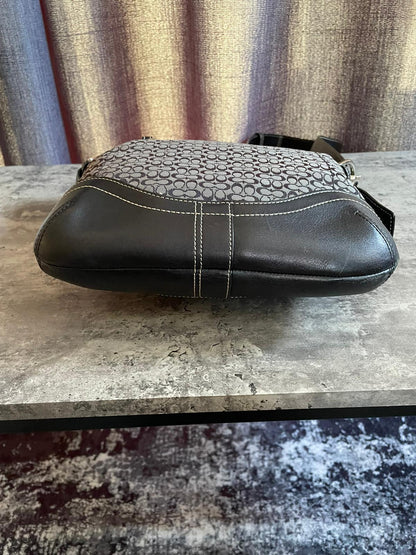 Vintage Coach Shoulderbag Monogram
Grey/black authentic 2k crossbody
