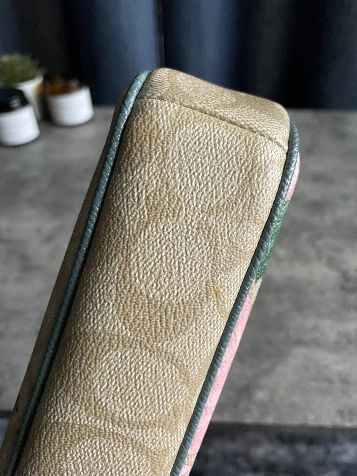 Coach Monogram Flower Print Mini
Handbag/Shoulderbag Beige authentic good condition