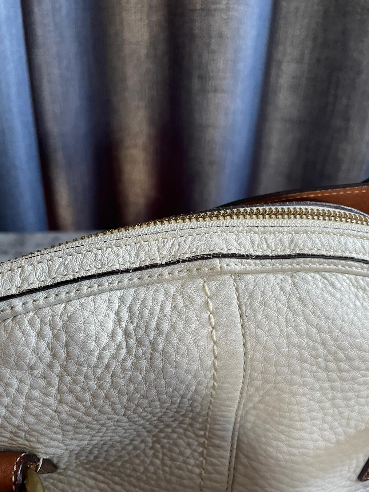 Vintage Coach Soho Handbag White/ Brown Leather Buckle Flap Authentic Y2k
Good condition