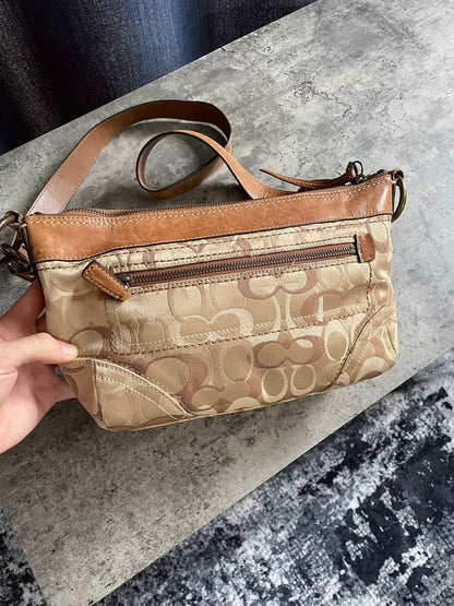 Vintage Coach Monogram Crossbody Bag
Beige/Brown Y2k Authentic