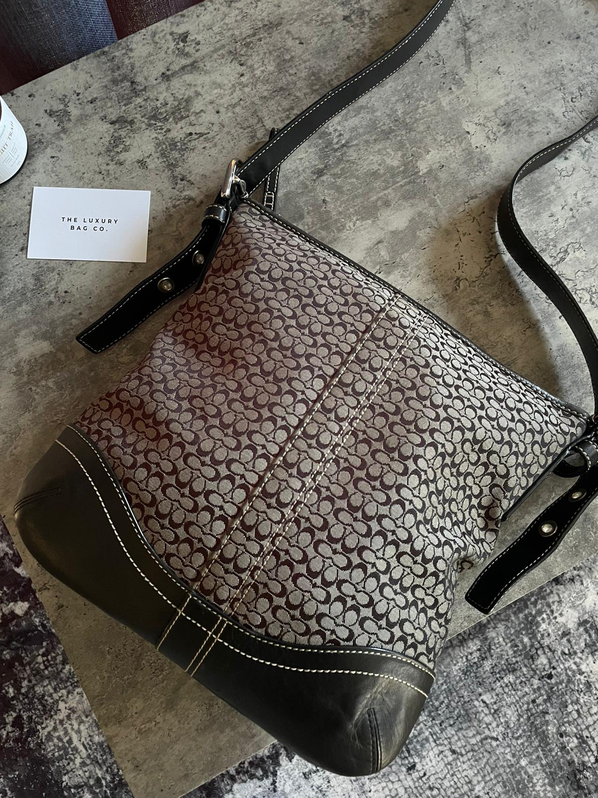 Vintage Coach Shoulderbag Monogram
Grey/black authentic 2k crossbody