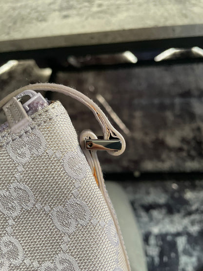 vintage gucci gg monogram boat pochette
Silver/Lilac Authentic Y2k