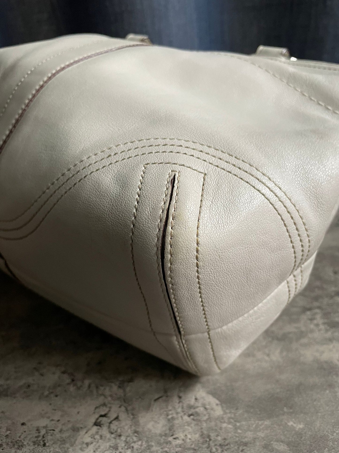 Vintage Coach Handbag White Leather
Soho Y2K Buckle Double pocket Authentic