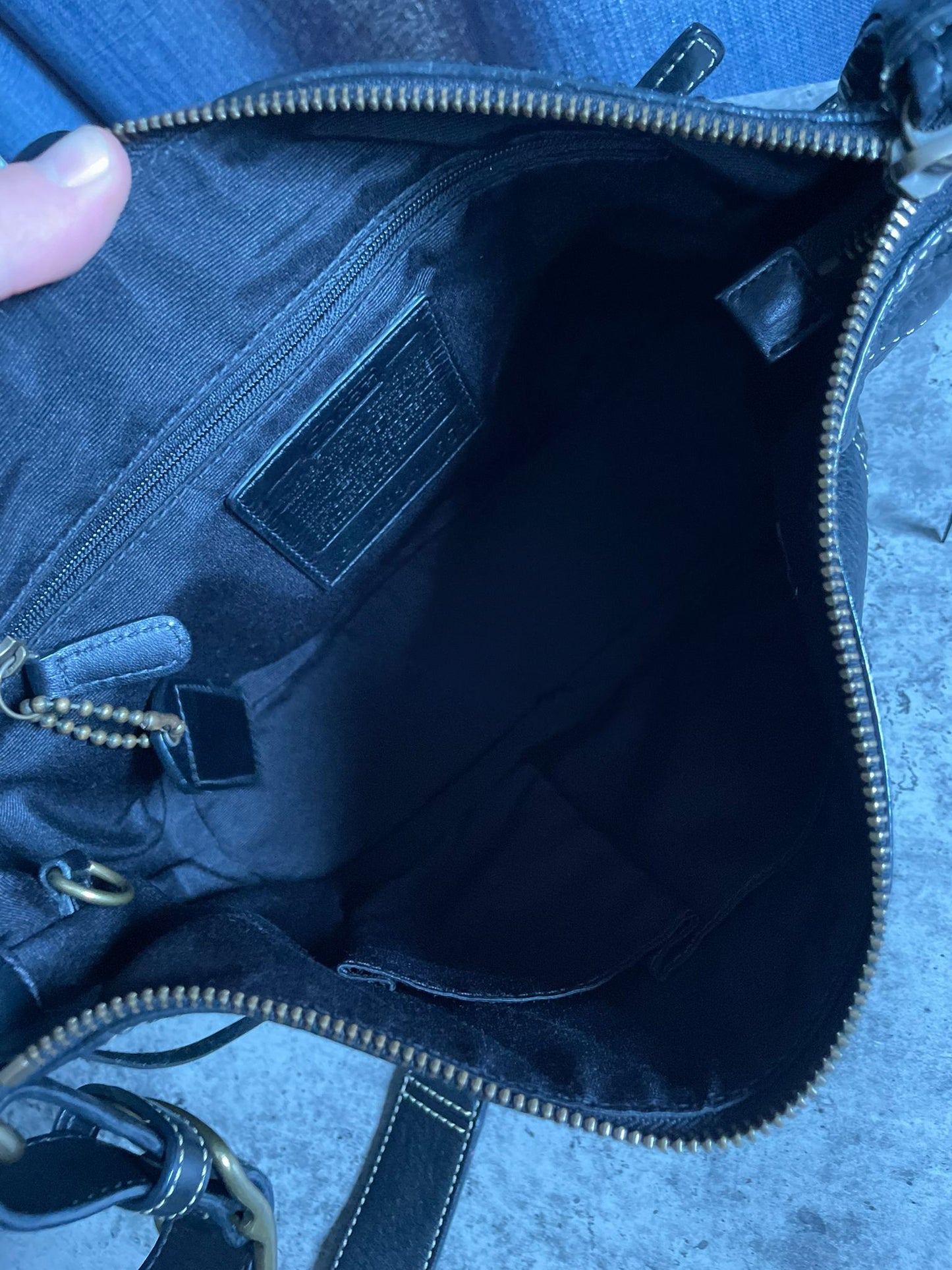 Vintage Coach Leather Crossbody Bag
Black/Gold Authentic with dustbag