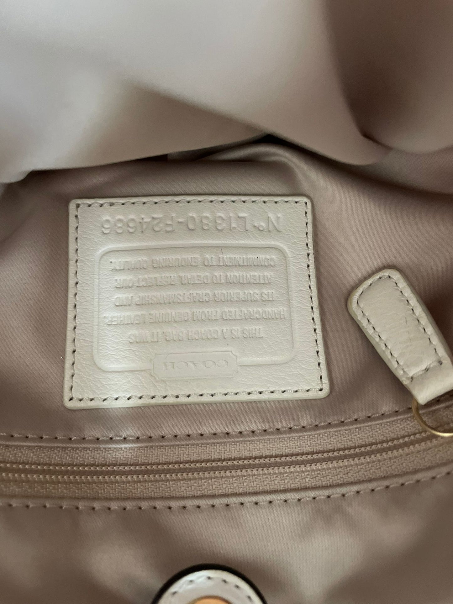 Coach Soho White Leather Gold Handbag/ Shoulderbag Authentic Buckle