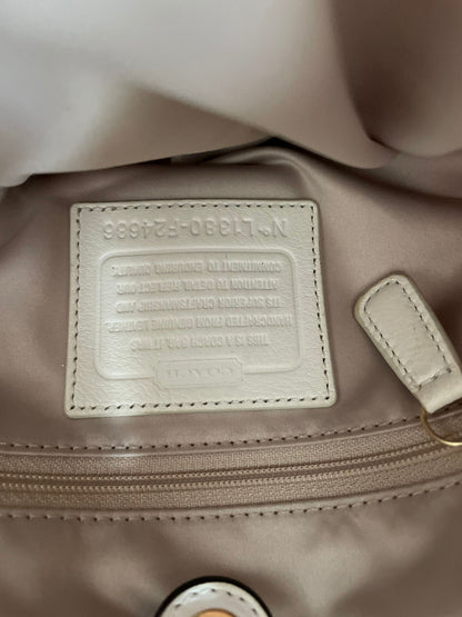 Coach Soho White Leather Gold Handbag/ Shoulderbag Authentic Buckle