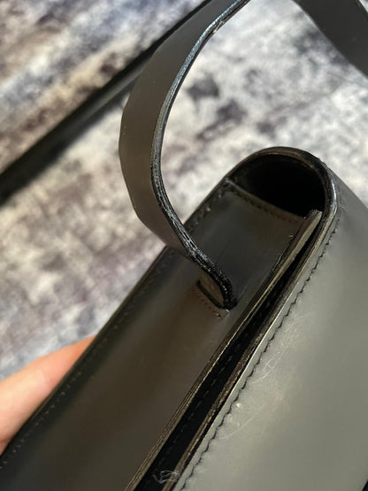 Vintage Gucci ShoulderBag Square G
Emblem authentic 2k hard shell black