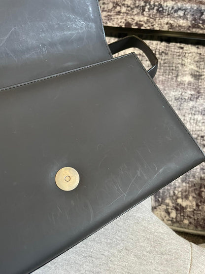 Vintage Gucci ShoulderBag Square G
Emblem authentic 2k hard shell black