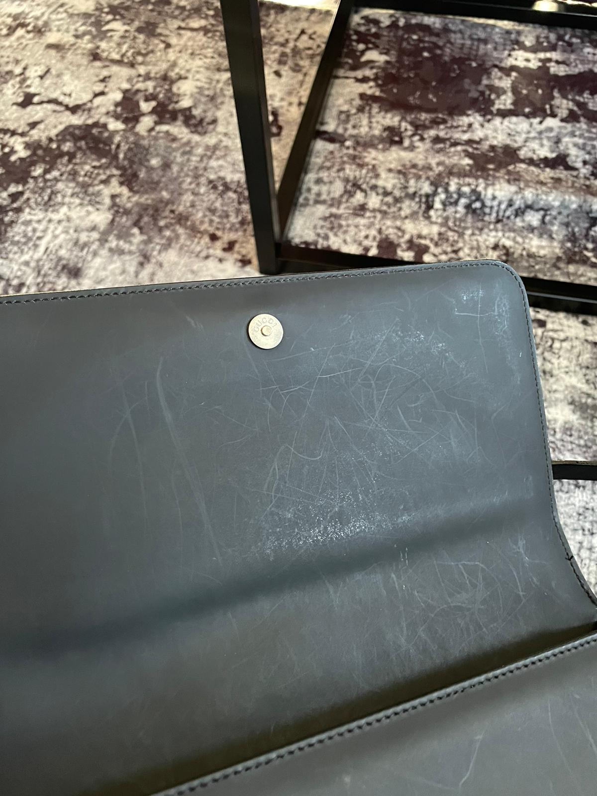 Vintage Gucci ShoulderBag Square G
Emblem authentic 2k hard shell black