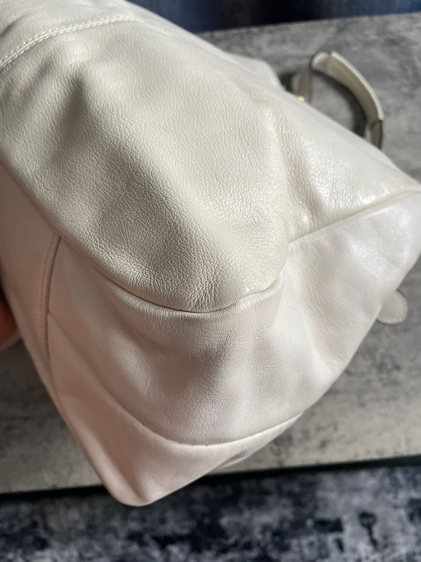 Coach Soho White Leather Gold Handbag/ Shoulderbag Authentic Buckle