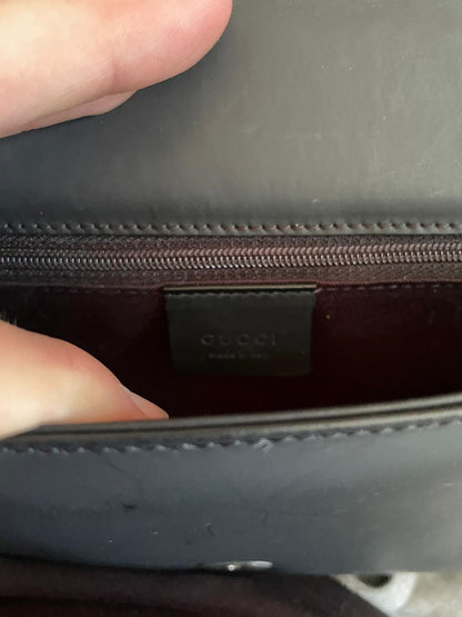 Vintage Gucci ShoulderBag Square G
Emblem authentic 2k hard shell black