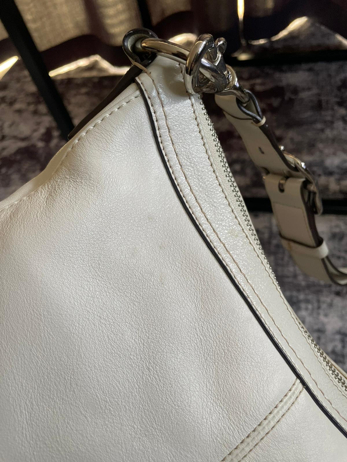 Vintage Coach Shoulderbag White Leather
Authentic Y2k Detailed