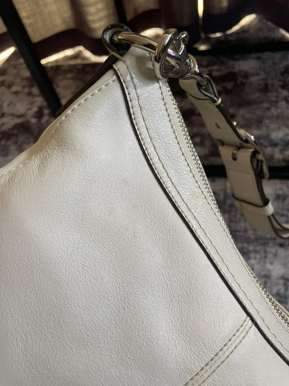 Vintage Coach Shoulderbag White Leather
Authentic Y2k Detailed