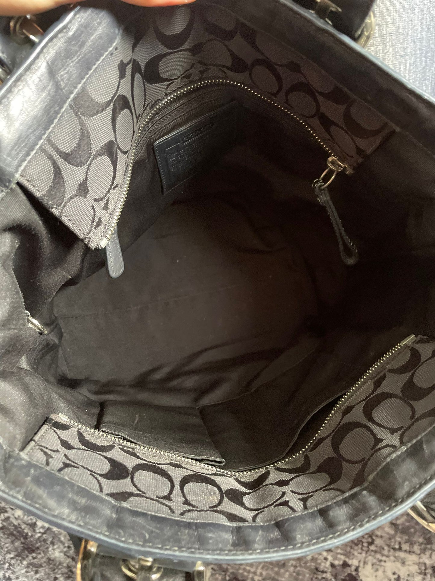 Vintage Coach Black Monogram Soho Handbag/Shoulderbag Authentic Y2K
Buckle