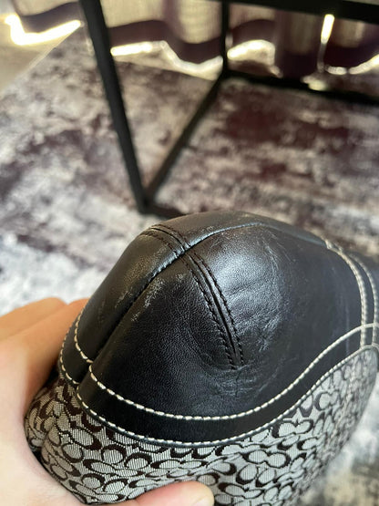 Vintage Coach Shoulderbag Monogram
Grey/black authentic 2k crossbody